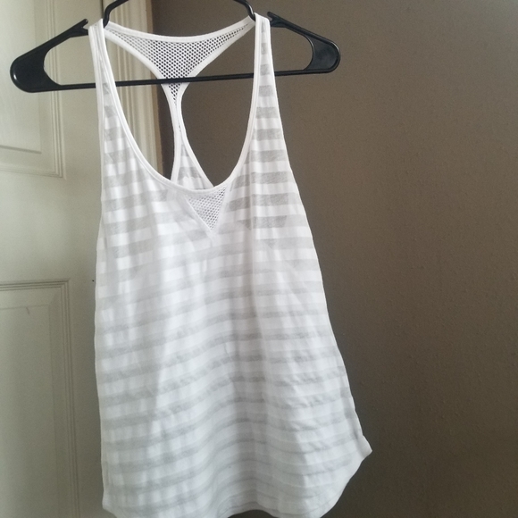 SOLD already just doesn't show it and I can't delete it for some reason. - Picture 12 of 12